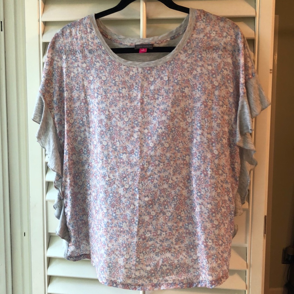 NWOT - Vince Camuto Top. Size Small